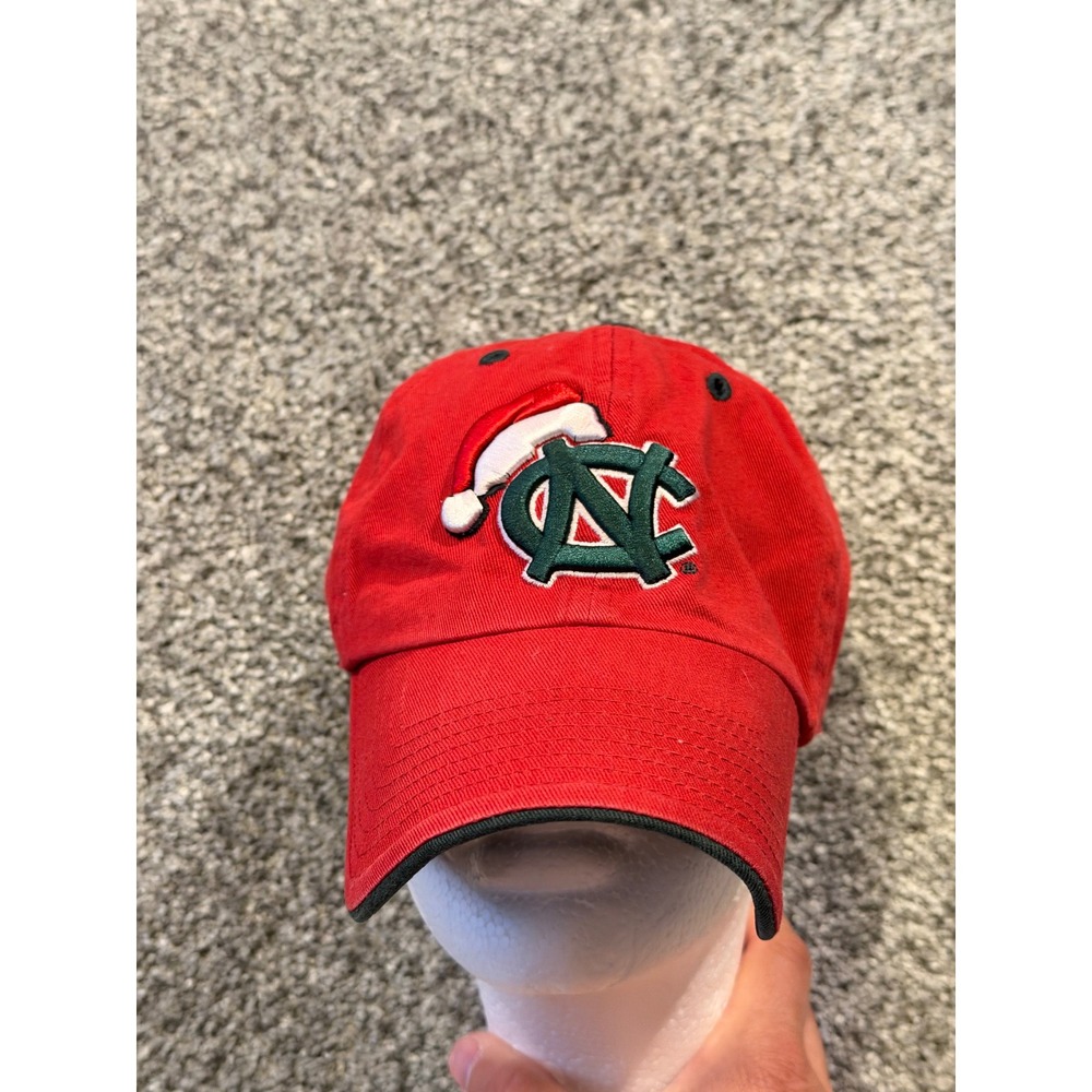 UNC Hat Cap Mens OSFA Red UNC Tar Heels Christmas Santa Hat Snowflake Cap